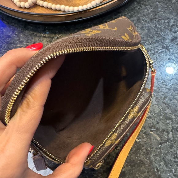 Louis Vuitton Mini Bum Bag - Picture 9 of 14